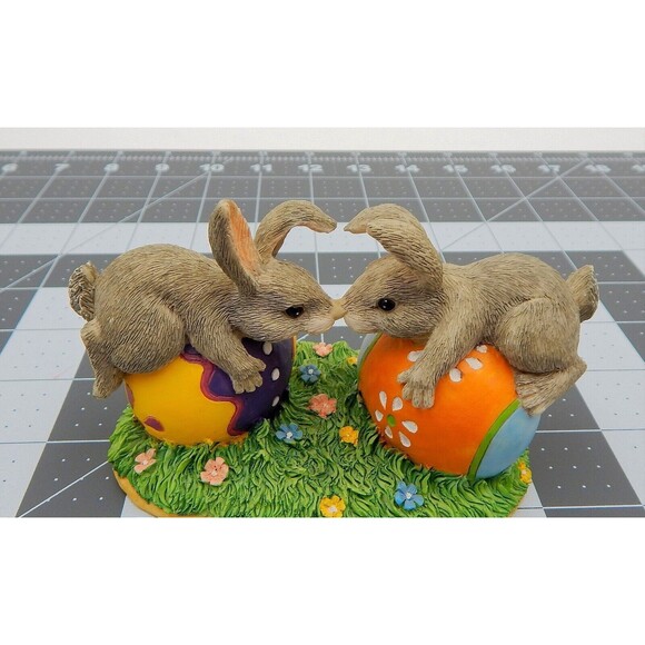 Charming Tails Bunny Love Rabbits Sitting On Easter Eggs Silvestri Figurine - Picture 6 of 8